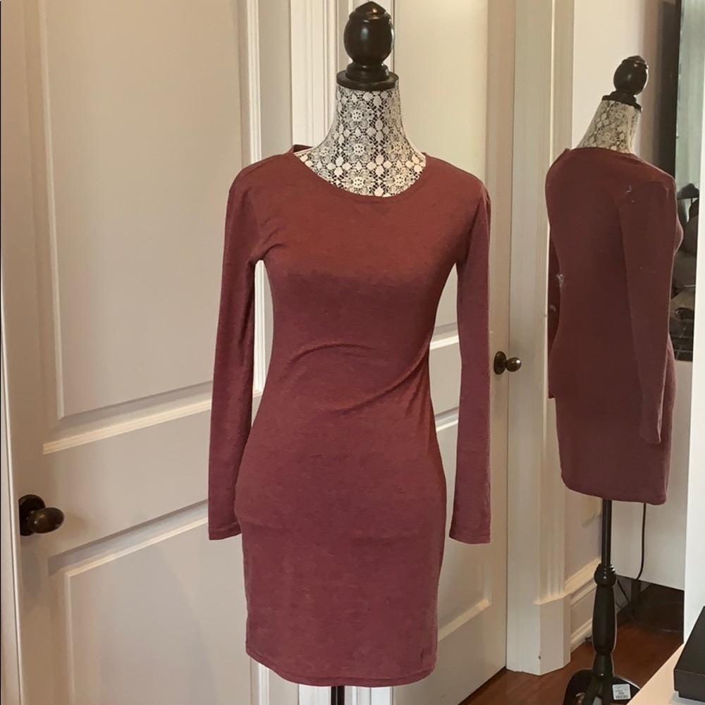 Burgundy long sleeve fitted dress